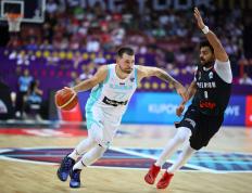 九游-东契奇连续五场比赛得分超过赛况扑朔迷离，雄鹿挑战极限！的简单介绍