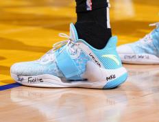 九游娱乐-JackeyLove在勇士比赛中回归赛场，出色防守引发热议！的简单介绍