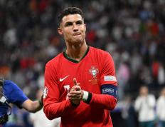 九游娱乐-C罗在塞尔维亚队比赛中精彩发挥，突破纪录引发热议！的简单介绍