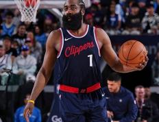 九游-哈登回归赛场，战术调整首场状态亮眼，日本队观众沸腾！的简单介绍